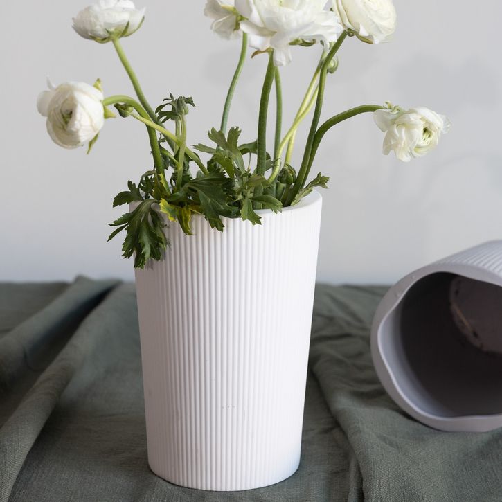 Vase Eksberg white von Storefactory | 1
