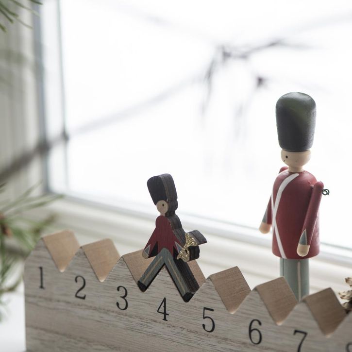 Adventskalender mit gehendem Gardisten von Ib Laursen | 3