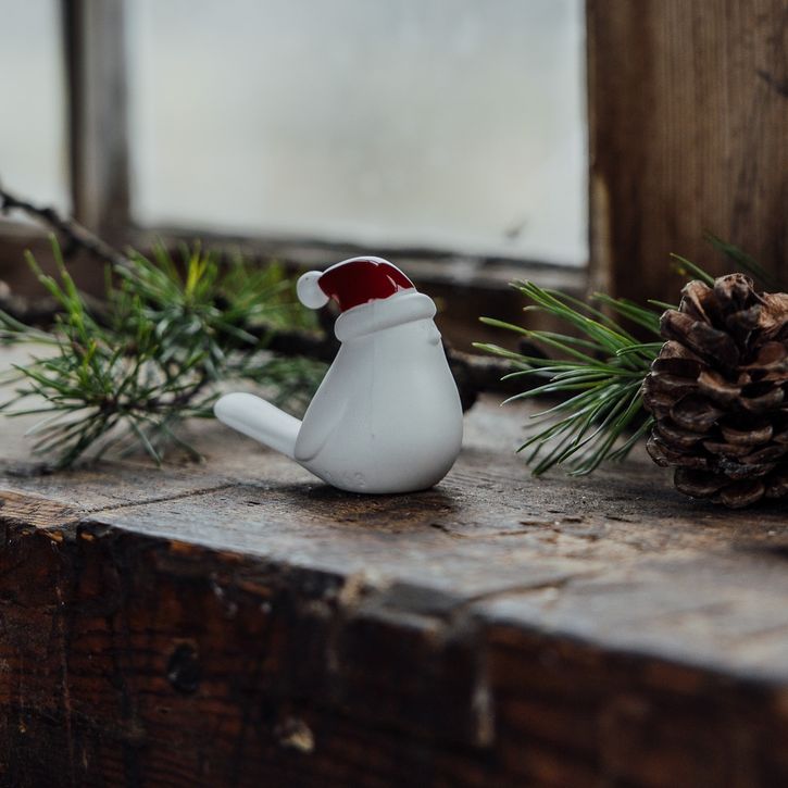 Elin Keramikvogel mit roter Mütze von Storefactory | 1