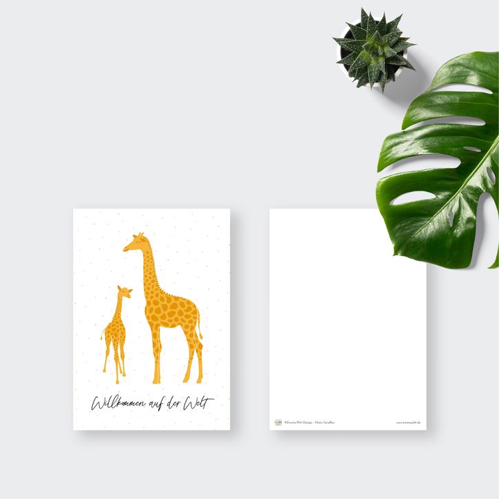 Postkarte Giraffe "Willkommen auf der Welt" von Emma Plitt Design | 2