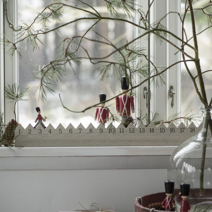 Adventskalender mit gehendem Gardisten von Ib Laursen | 1