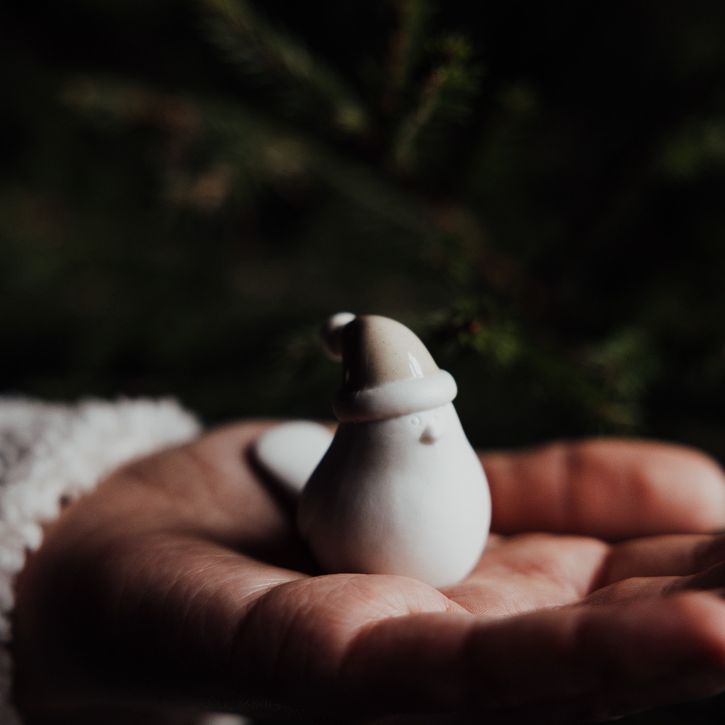 Elin Keramikvogel mit beiger Mütze von Storefactory | 4