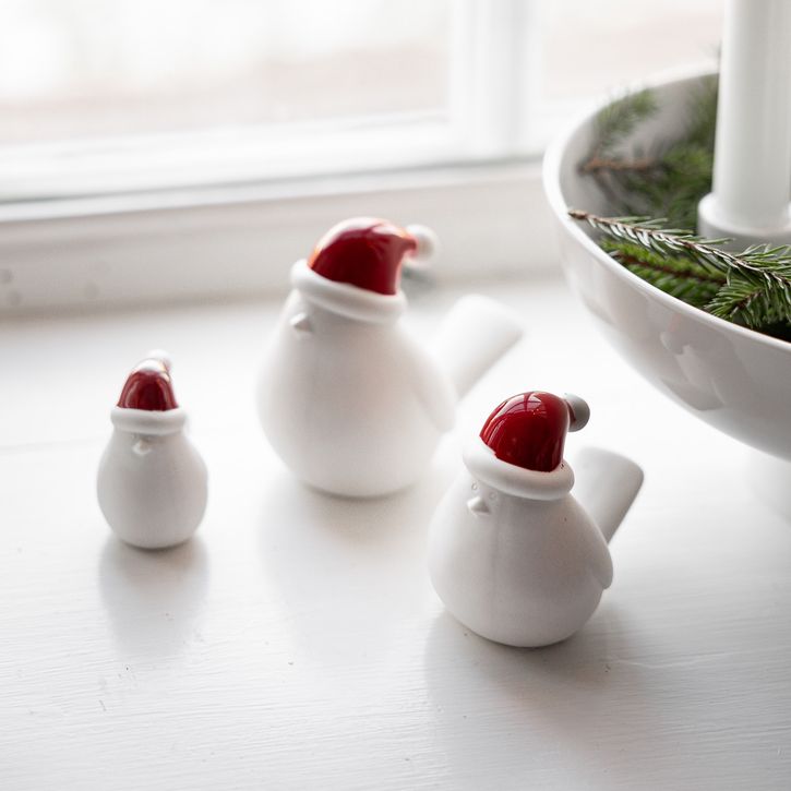 Elin Keramikvogel mit roter Mütze mittel von Storefactory | 2