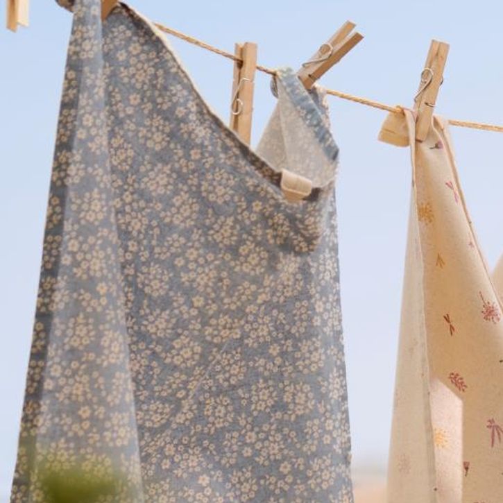 Geschirrtuch hellblau mit hellen Blümchen von Ib Laursen | 3